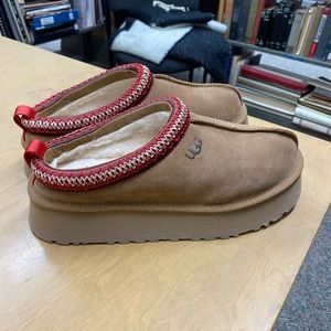 New platform ugg slippers/ Worn once wasn’t the style I was looking for.